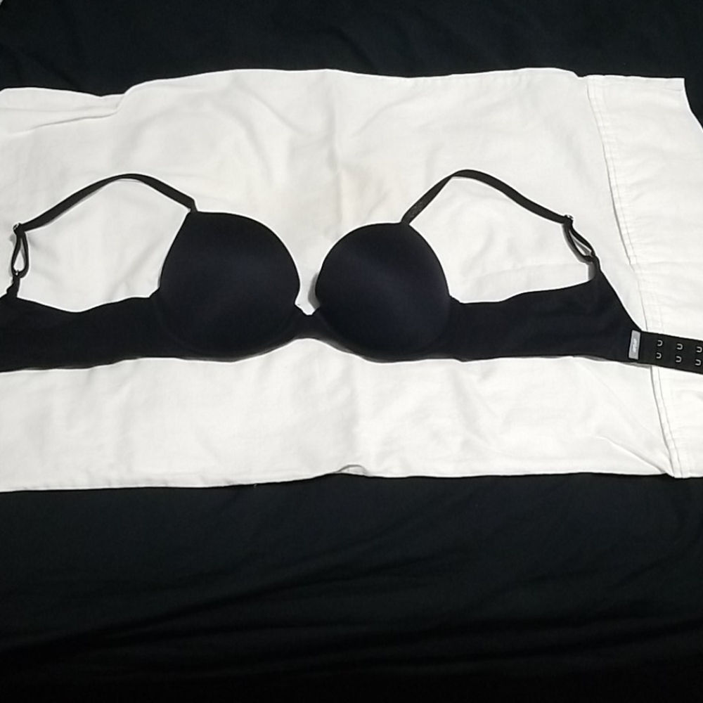 Black pushup bra